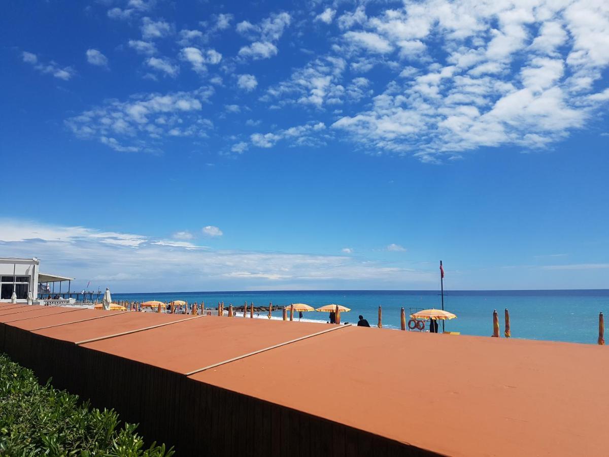 Ghiro Ghiotto Panzió Pietra Ligure Kültér fotó